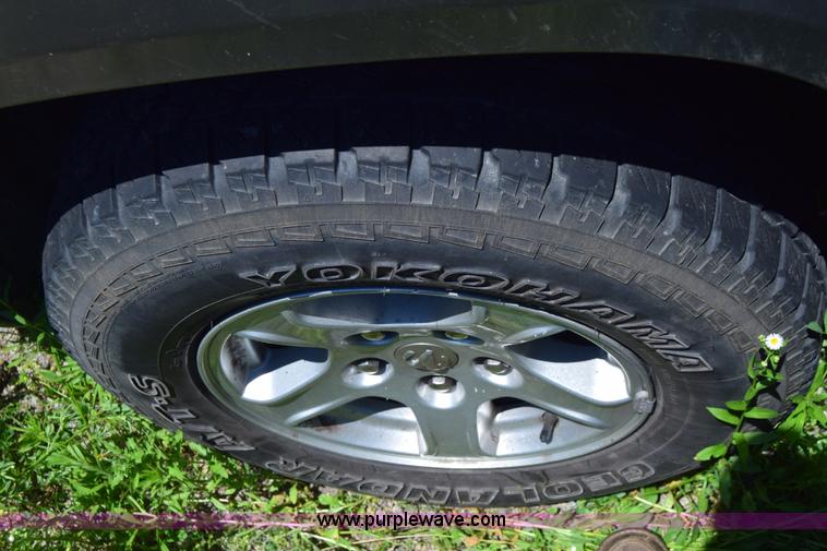 image for item J6603 2006 Dodge Dakota SLT Quad Cab pickup truck