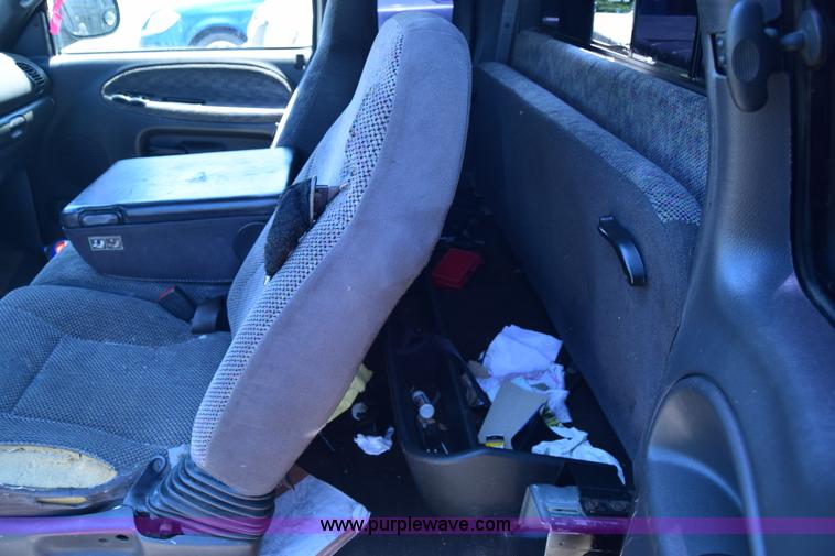 image for item J6606 1999 Dodge Ram 1500 Quad Cab pickup truck