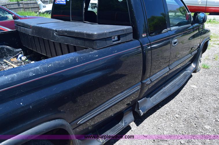 image for item J6606 1999 Dodge Ram 1500 Quad Cab pickup truck