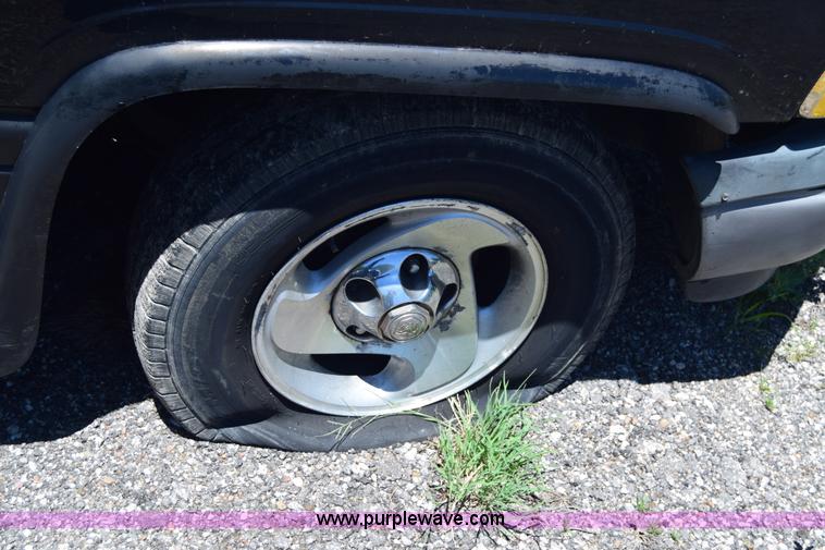 image for item J6606 1999 Dodge Ram 1500 Quad Cab pickup truck