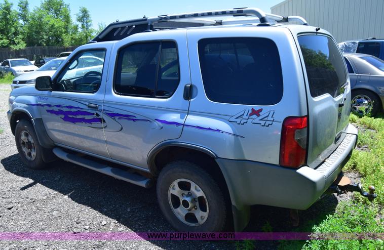 image for item J6607 2000 Nissan Xterra SUV