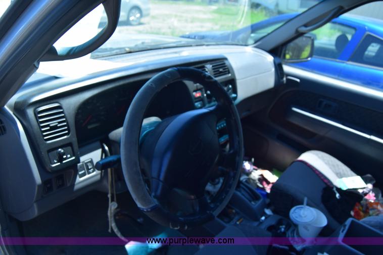 image for item J6607 2000 Nissan Xterra SUV