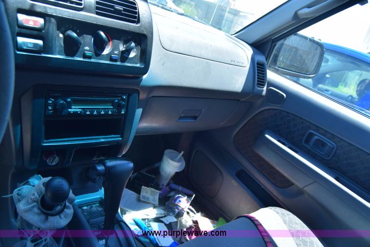 image for item J6607 2000 Nissan Xterra SUV