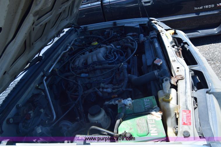 image for item J6607 2000 Nissan Xterra SUV