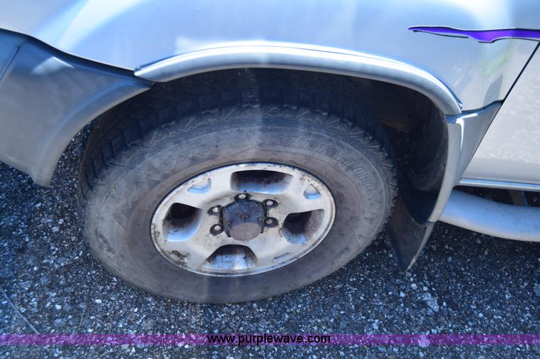 image for item J6607 2000 Nissan Xterra SUV