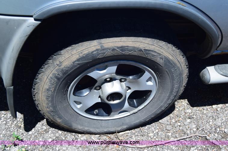 image for item J6607 2000 Nissan Xterra SUV