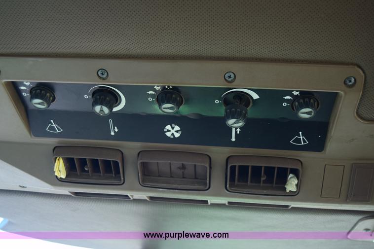 image for item J6613 1990 John Deere 2955 tractor