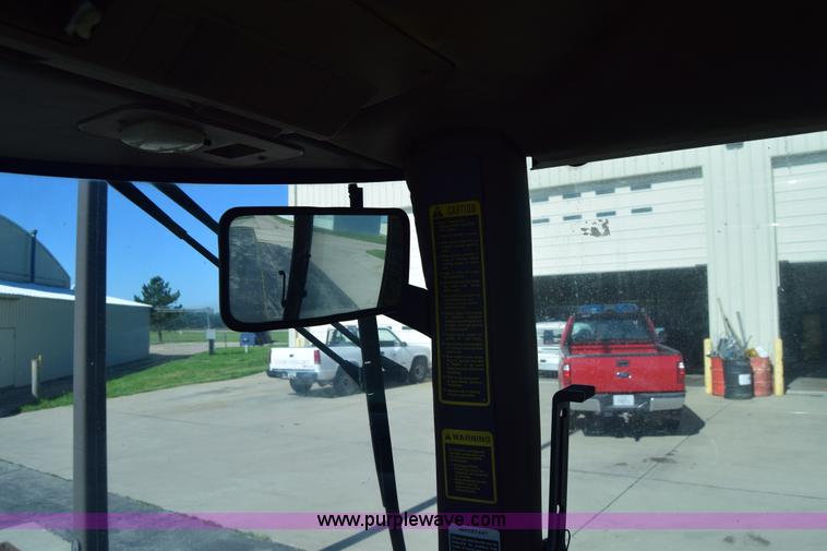 image for item J6613 1990 John Deere 2955 tractor