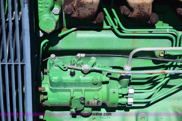 image for item J6613 1990 John Deere 2955 tractor