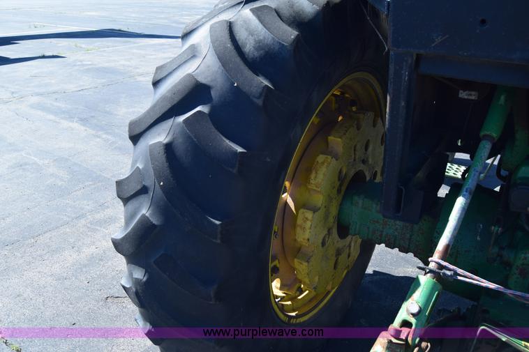 image for item J6613 1990 John Deere 2955 tractor
