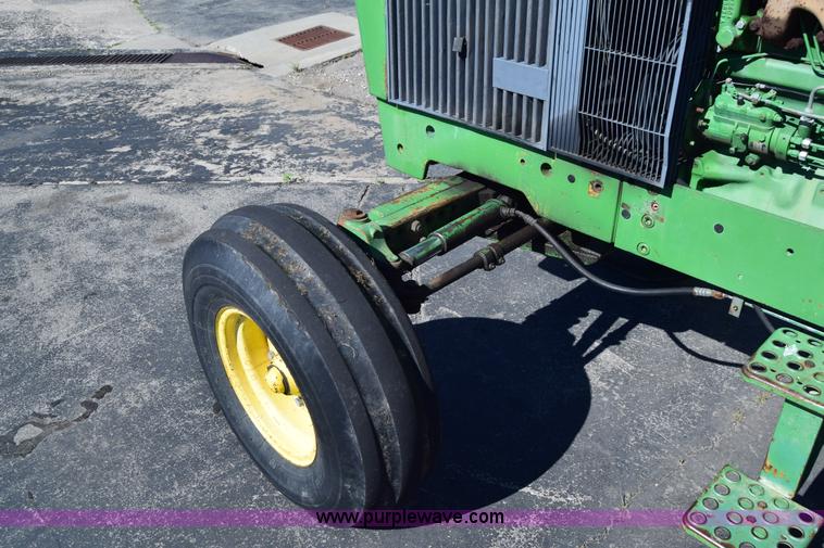 image for item J6613 1990 John Deere 2955 tractor