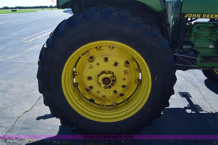 image for item J6613 1990 John Deere 2955 tractor