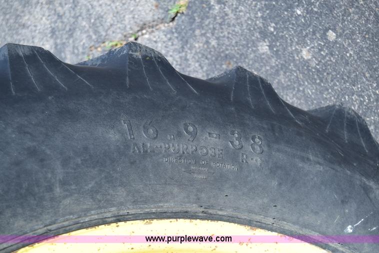 image for item J6613 1990 John Deere 2955 tractor