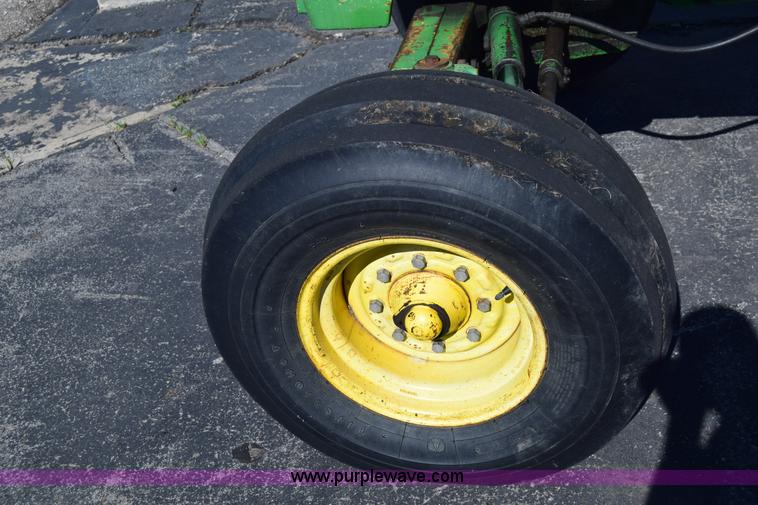 image for item J6613 1990 John Deere 2955 tractor