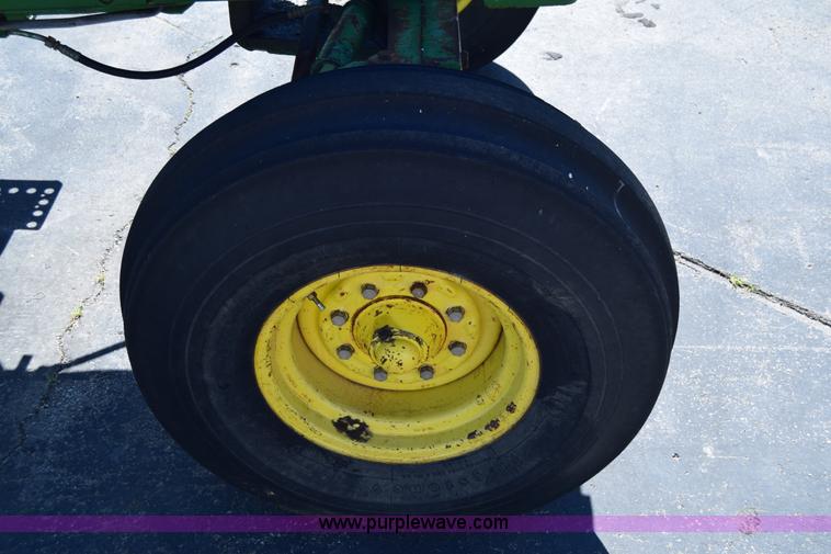 image for item J6613 1990 John Deere 2955 tractor