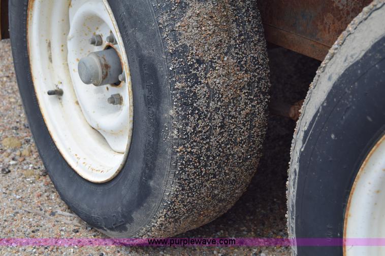 image for item J6635 1999 Utility trailer