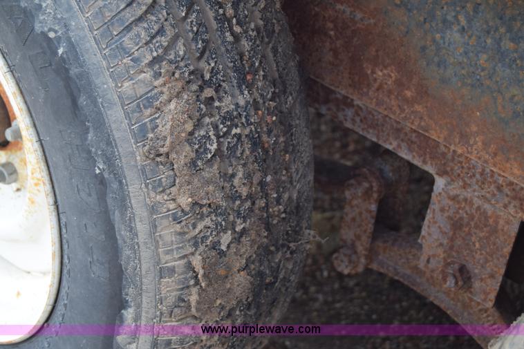 image for item J6635 1999 Utility trailer