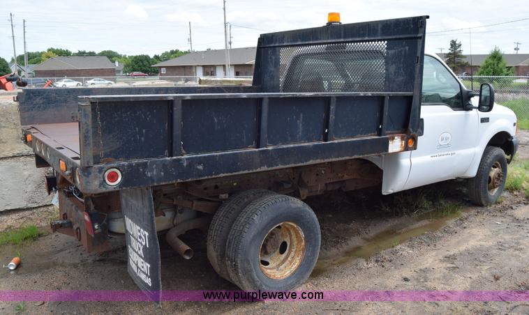 image for item J6638 2001 Ford F350 Super Duty flatbed pickup truck