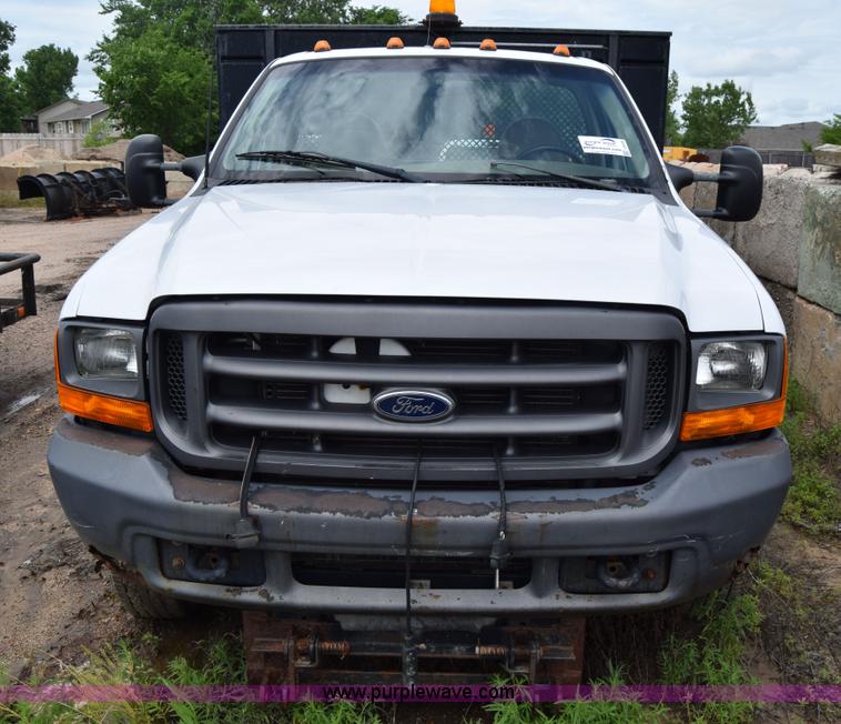 image for item J6638 2001 Ford F350 Super Duty flatbed pickup truck