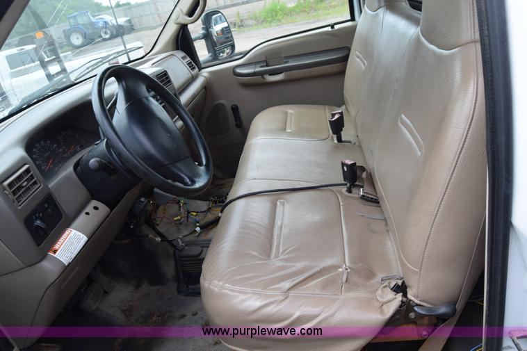 image for item J6638 2001 Ford F350 Super Duty flatbed pickup truck