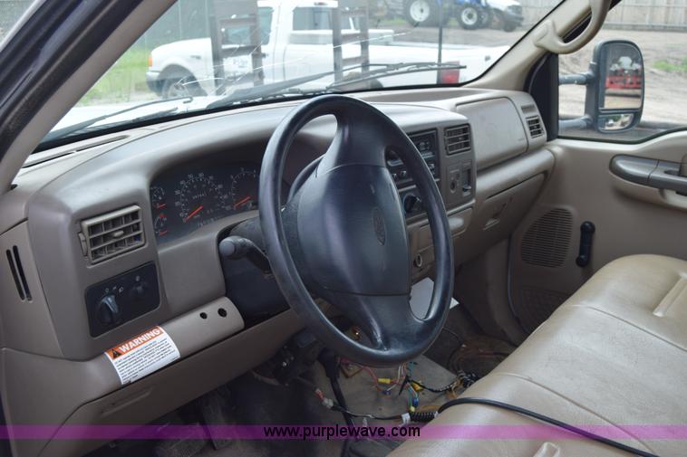 image for item J6638 2001 Ford F350 Super Duty flatbed pickup truck