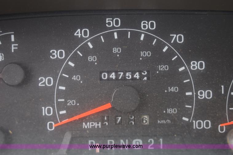 image for item J6638 2001 Ford F350 Super Duty flatbed pickup truck