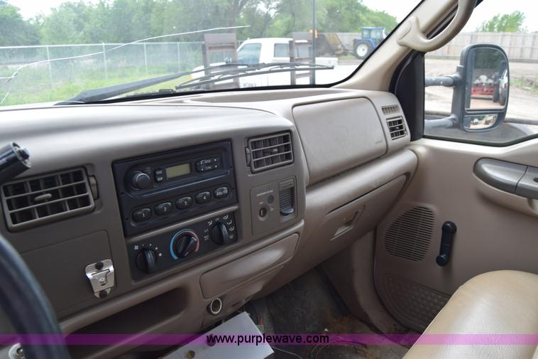 image for item J6638 2001 Ford F350 Super Duty flatbed pickup truck