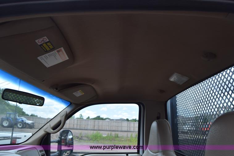 image for item J6638 2001 Ford F350 Super Duty flatbed pickup truck