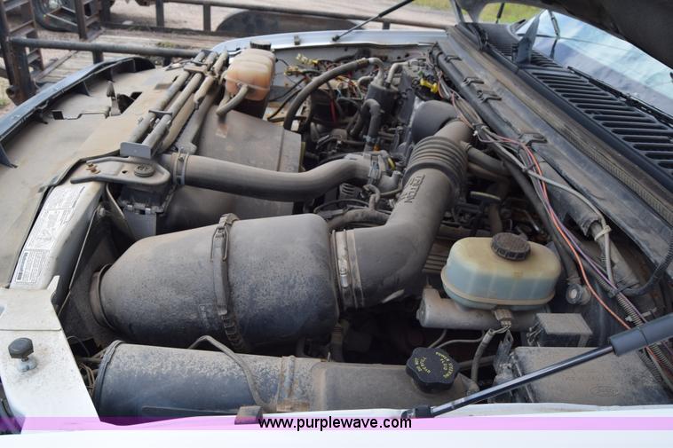 image for item J6638 2001 Ford F350 Super Duty flatbed pickup truck