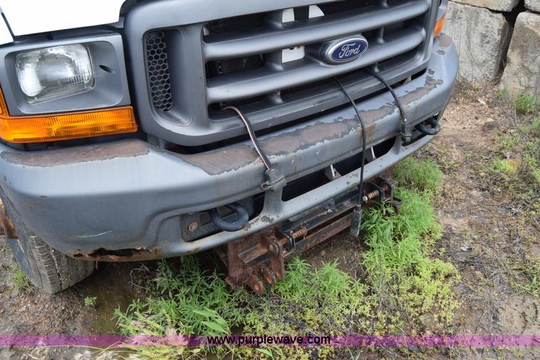 image for item J6638 2001 Ford F350 Super Duty flatbed pickup truck