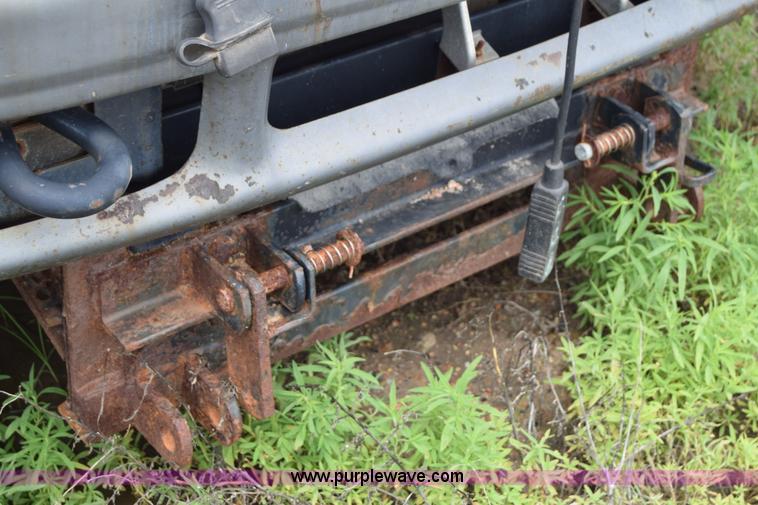 image for item J6638 2001 Ford F350 Super Duty flatbed pickup truck