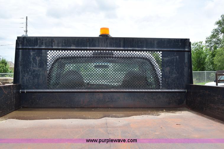 image for item J6638 2001 Ford F350 Super Duty flatbed pickup truck