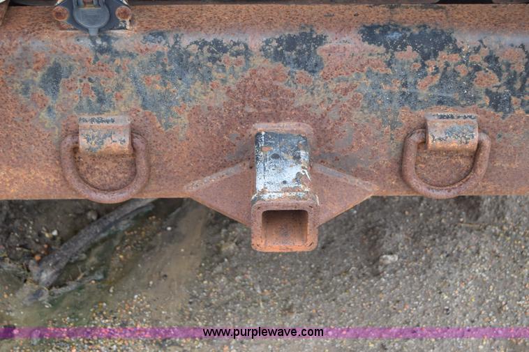 image for item J6638 2001 Ford F350 Super Duty flatbed pickup truck