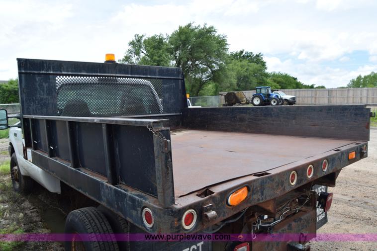 image for item J6638 2001 Ford F350 Super Duty flatbed pickup truck