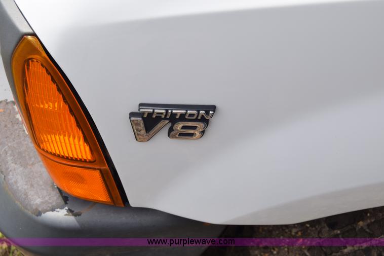 image for item J6638 2001 Ford F350 Super Duty flatbed pickup truck