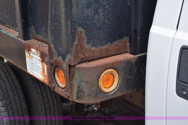 image for item J6638 2001 Ford F350 Super Duty flatbed pickup truck