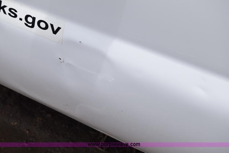 image for item J6638 2001 Ford F350 Super Duty flatbed pickup truck