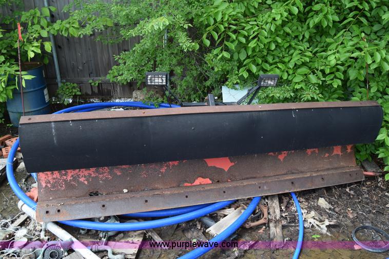 image for item J6638 2001 Ford F350 Super Duty flatbed pickup truck