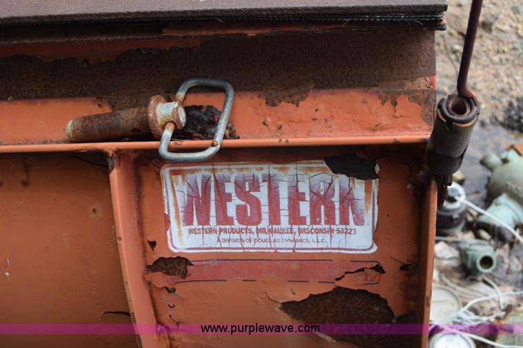 image for item J6638 2001 Ford F350 Super Duty flatbed pickup truck