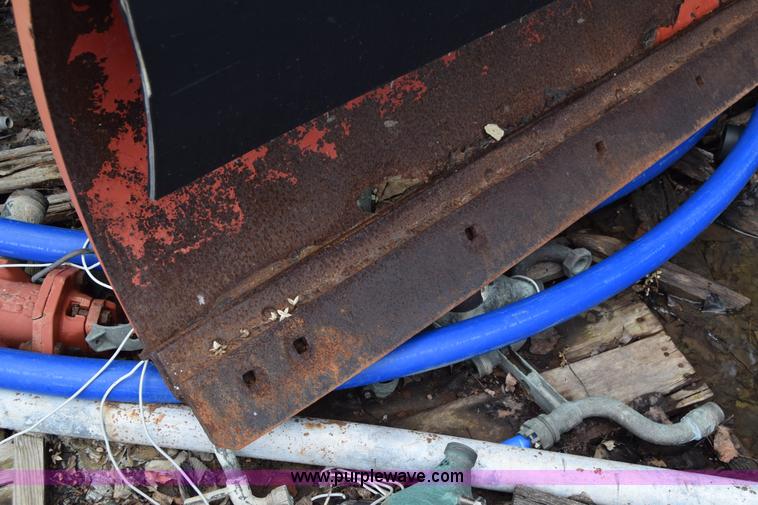 image for item J6638 2001 Ford F350 Super Duty flatbed pickup truck