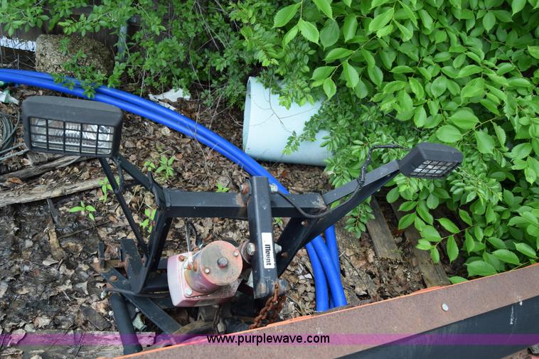 image for item J6638 2001 Ford F350 Super Duty flatbed pickup truck