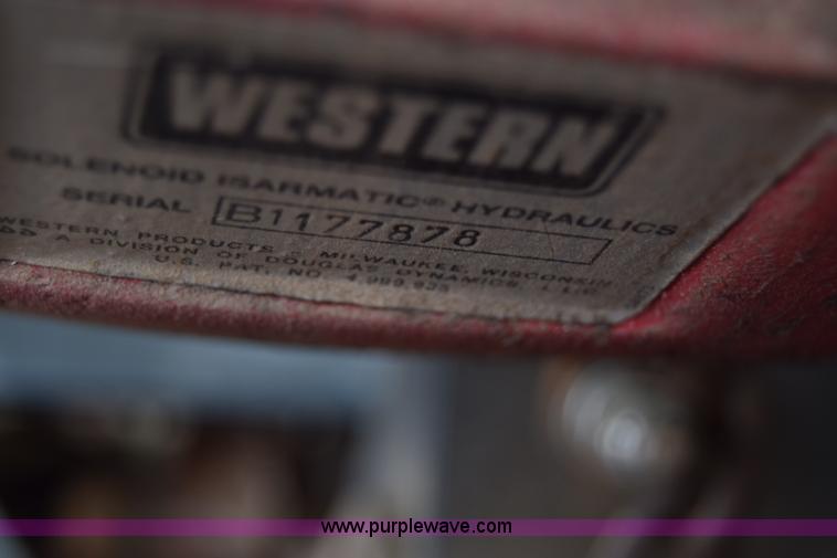 image for item J6638 2001 Ford F350 Super Duty flatbed pickup truck