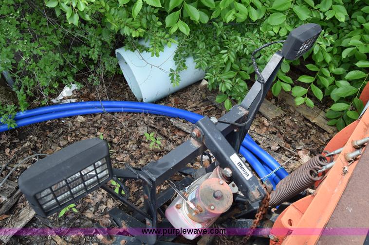 image for item J6638 2001 Ford F350 Super Duty flatbed pickup truck