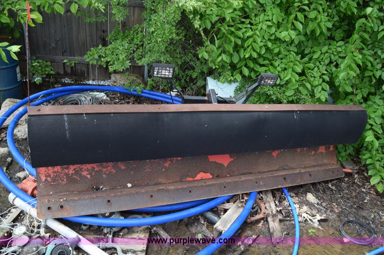 image for item J6638 2001 Ford F350 Super Duty flatbed pickup truck