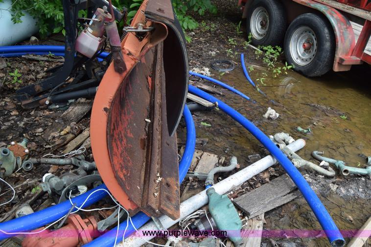 image for item J6638 2001 Ford F350 Super Duty flatbed pickup truck