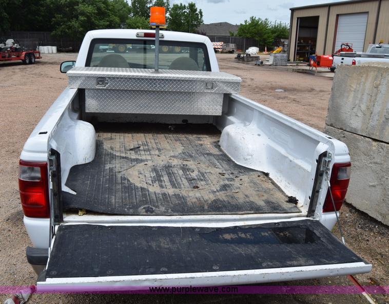 image for item J6639 2002 Ford Ranger pickup truck