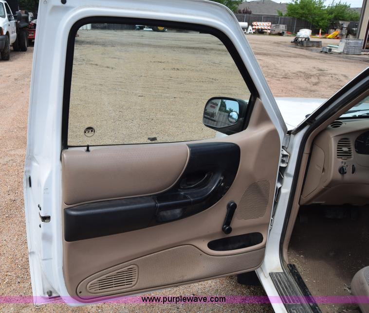 image for item J6639 2002 Ford Ranger pickup truck