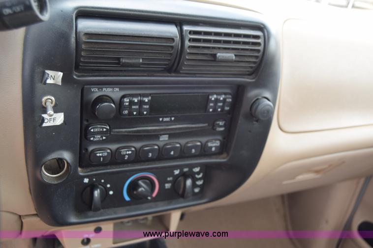 image for item J6639 2002 Ford Ranger pickup truck