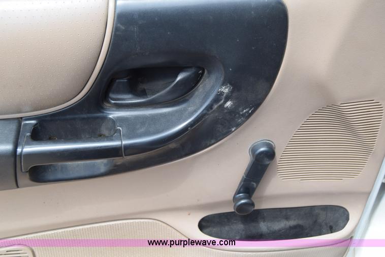 image for item J6639 2002 Ford Ranger pickup truck