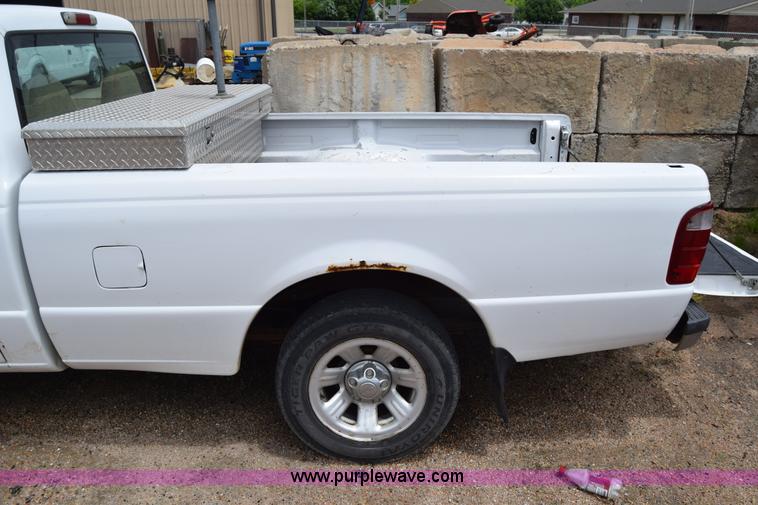 image for item J6639 2002 Ford Ranger pickup truck